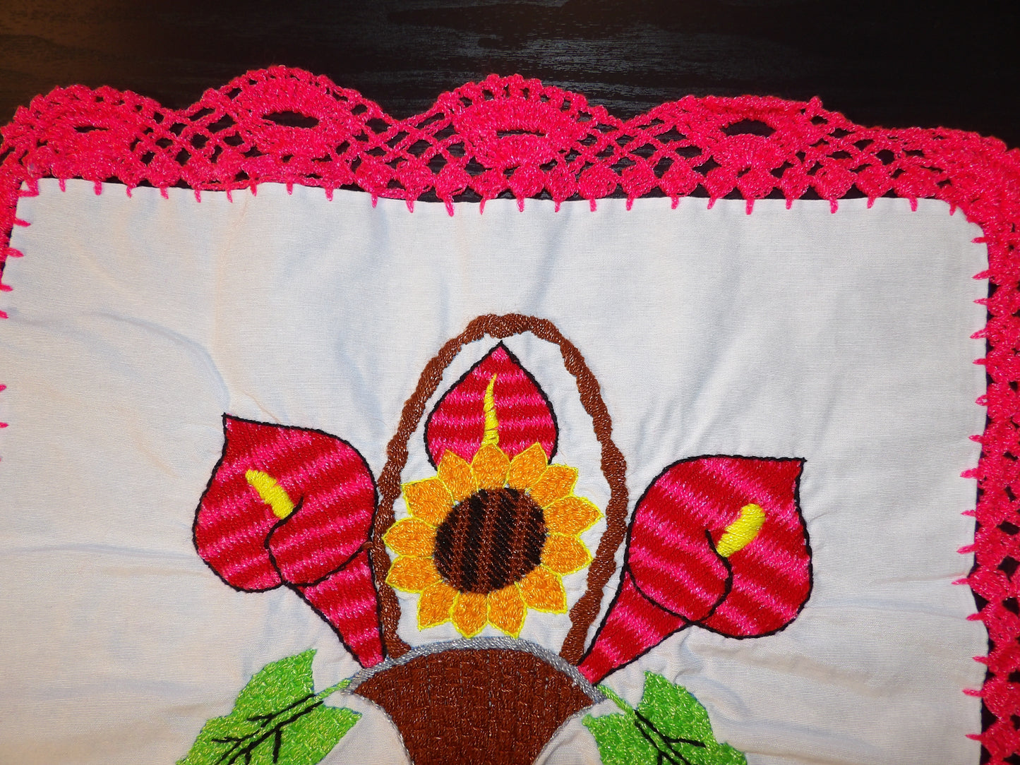 Small Mexican hand embroidered linen cloth, Mexican napkins (Servilletas bordadas a mano)