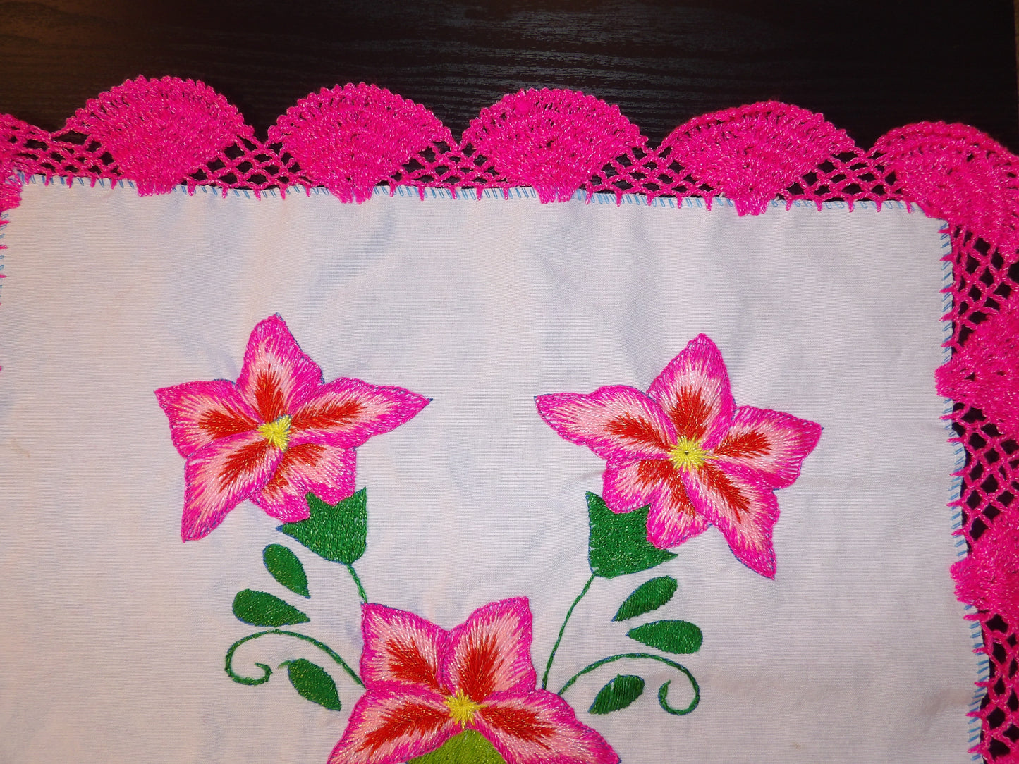 Small Mexican hand embroidered linen cloth, Mexican napkins (Servilletas bordadas a mano)