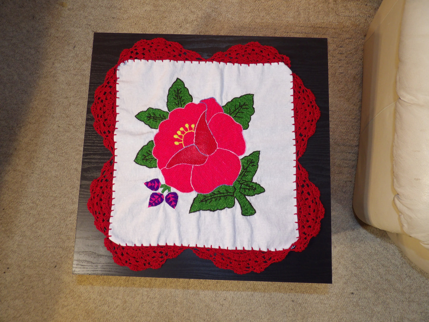 Small Mexican hand embroidered linen cloth, Mexican napkins (Servilletas bordadas a mano)