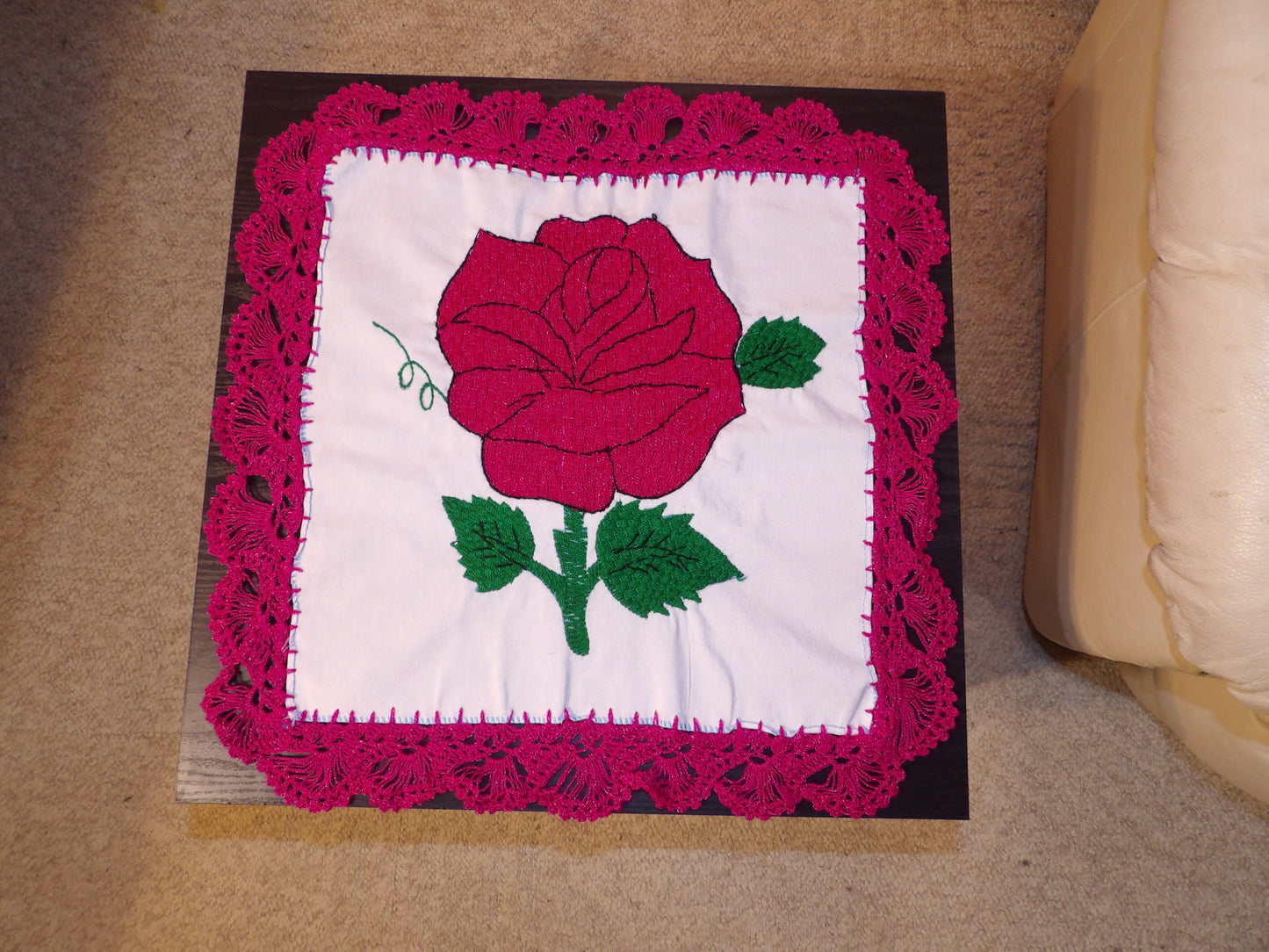 Small Mexican hand embroidered linen cloth, Mexican napkins (Servilletas bordadas a mano)