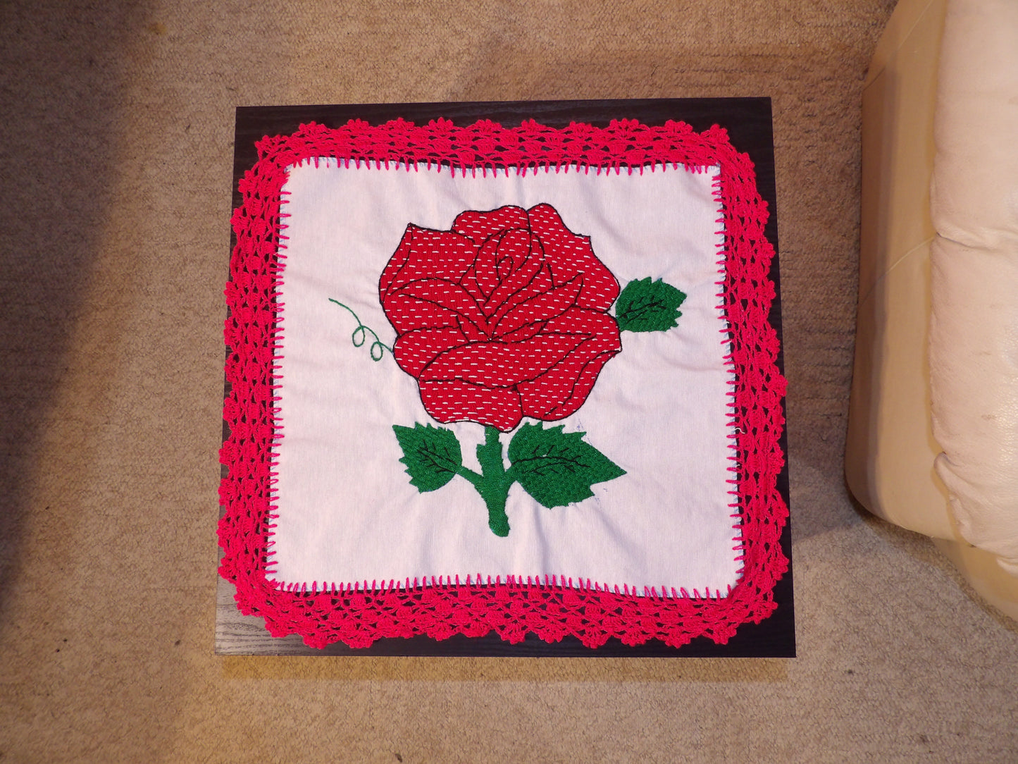 Small Mexican hand embroidered linen cloth, Mexican napkins (Servilletas bordadas a mano)
