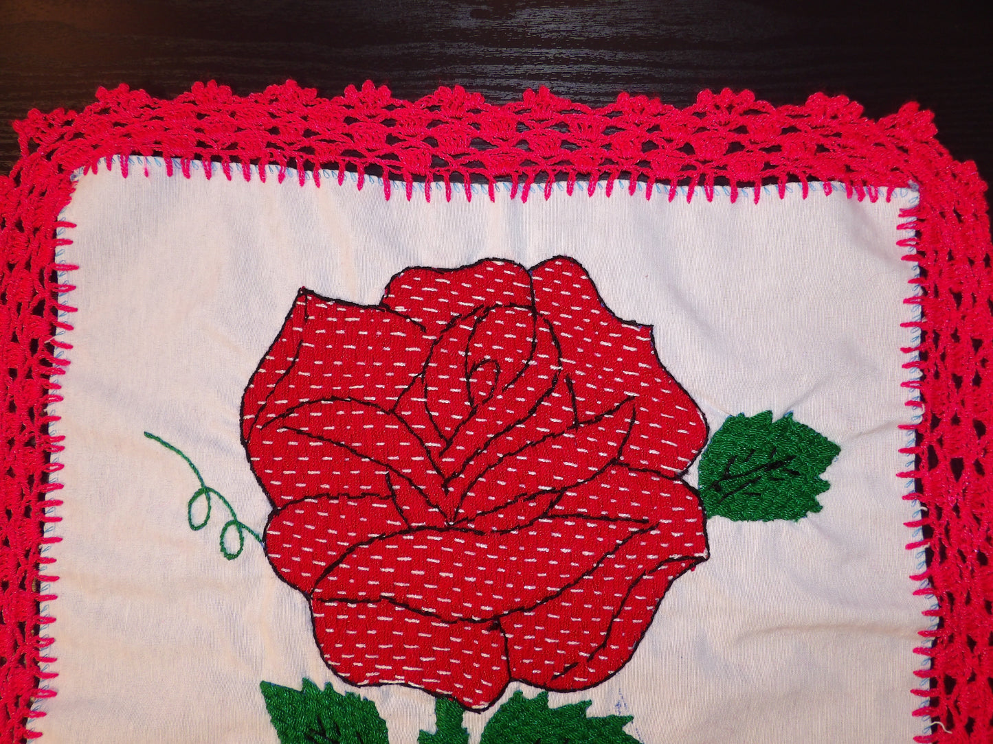 Small Mexican hand embroidered linen cloth, Mexican napkins (Servilletas bordadas a mano)