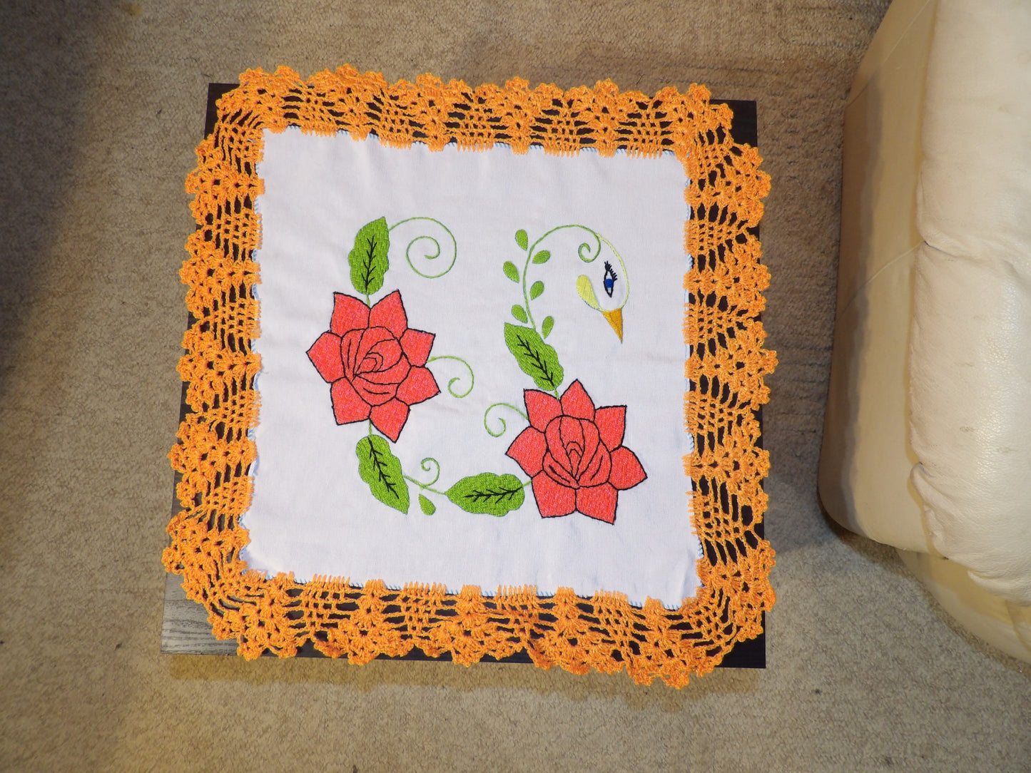 Small Mexican hand embroidered linen cloth, Mexican napkins (Servilletas bordadas a mano)