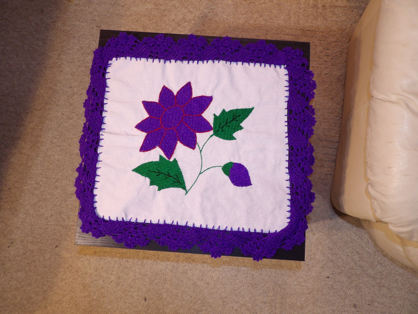 Small Mexican hand embroidered linen cloth, Mexican napkins (Servilletas bordadas a mano)