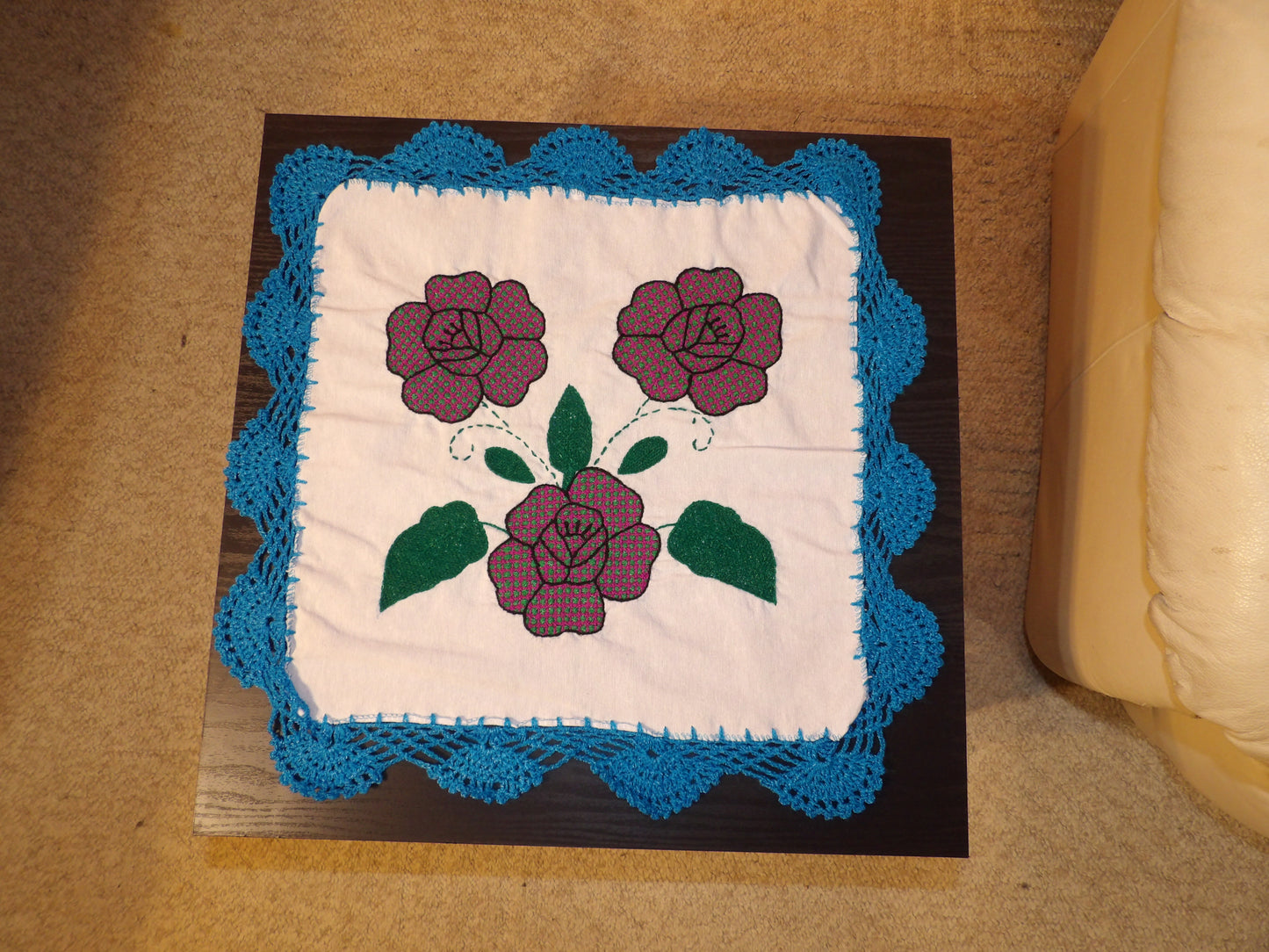 Small Mexican hand embroidered linen cloth, Mexican napkins (Servilletas bordadas a mano)