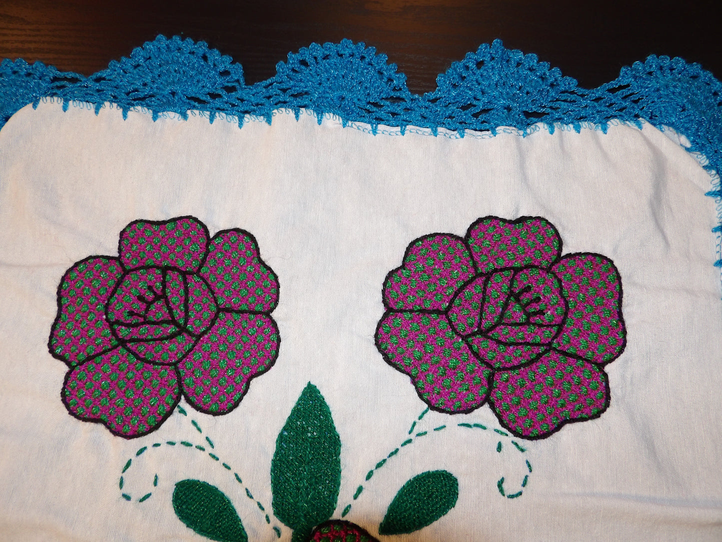 Small Mexican hand embroidered linen cloth, Mexican napkins (Servilletas bordadas a mano)