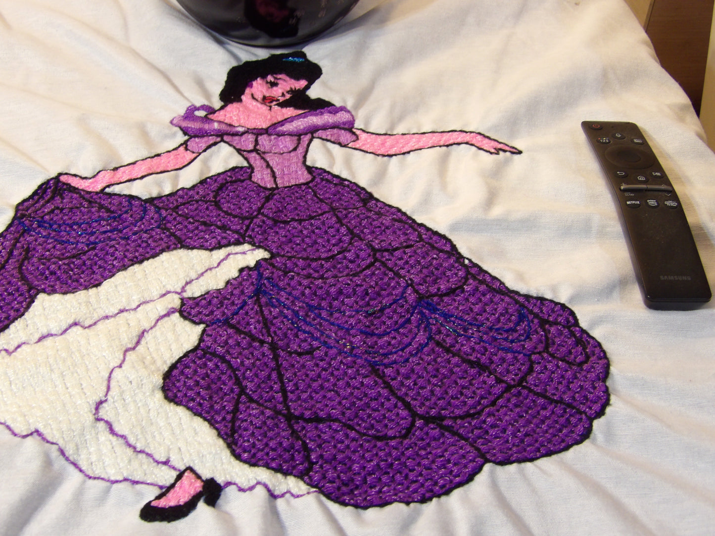 Coffee table or night table cloths hand embroidered (Mantel para mesa de sala o mesa de noche bordado a Mano)