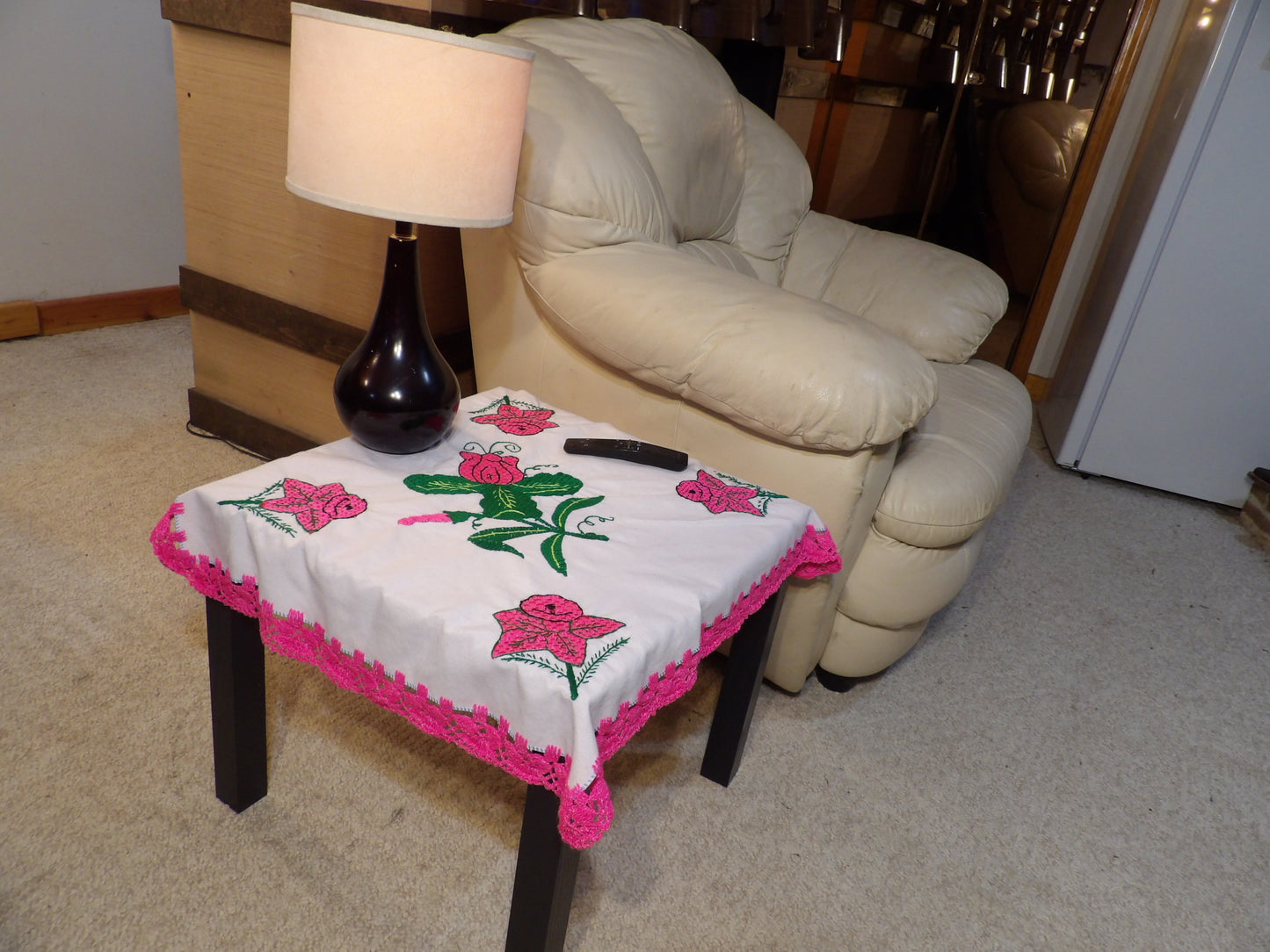 Coffee table cloth hand embroidered (Mantel para mesa de sala bordado a Mano)