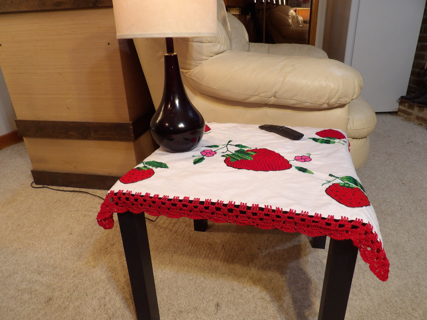 Coffee table cloth hand embroidered (Mantel para mesa de sala bordado a Mano)