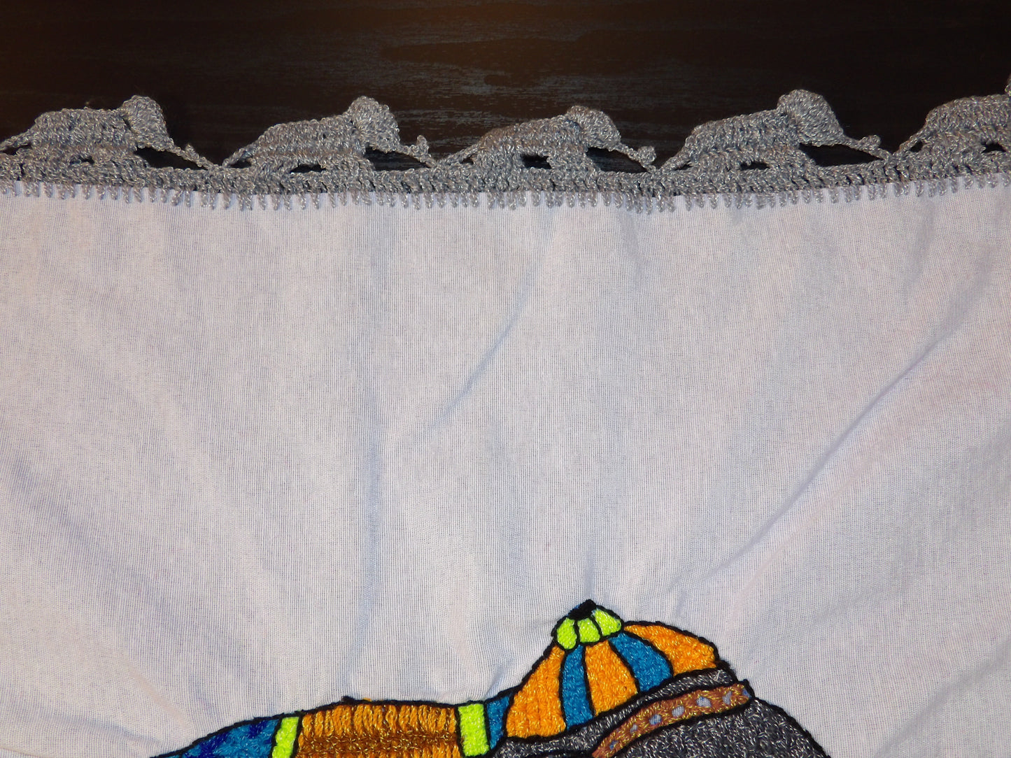Coffee table cloth hand embroidered (Mantel para mesa de sala bordado a Mano)