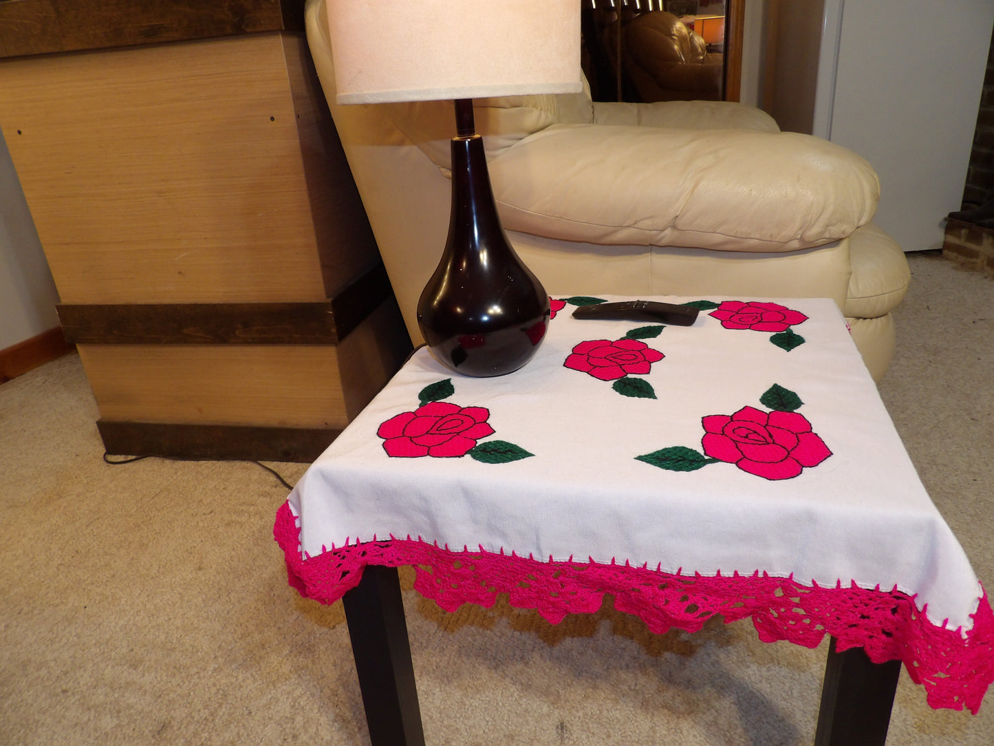 Coffee table cloth hand embroidered (Mantel para mesa de sala bordado a Mano)