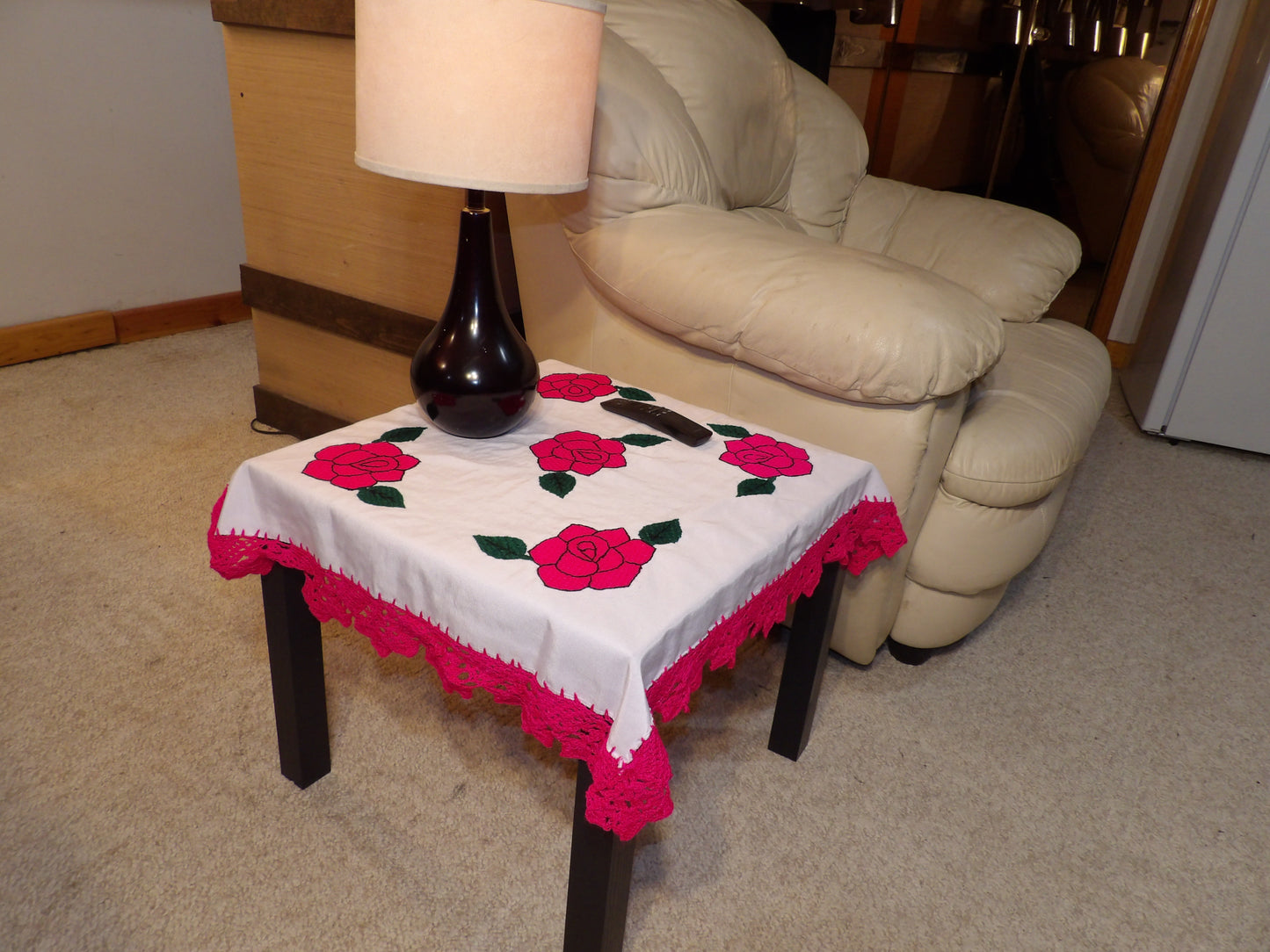 Coffee table cloth hand embroidered (Mantel para mesa de sala bordado a Mano)