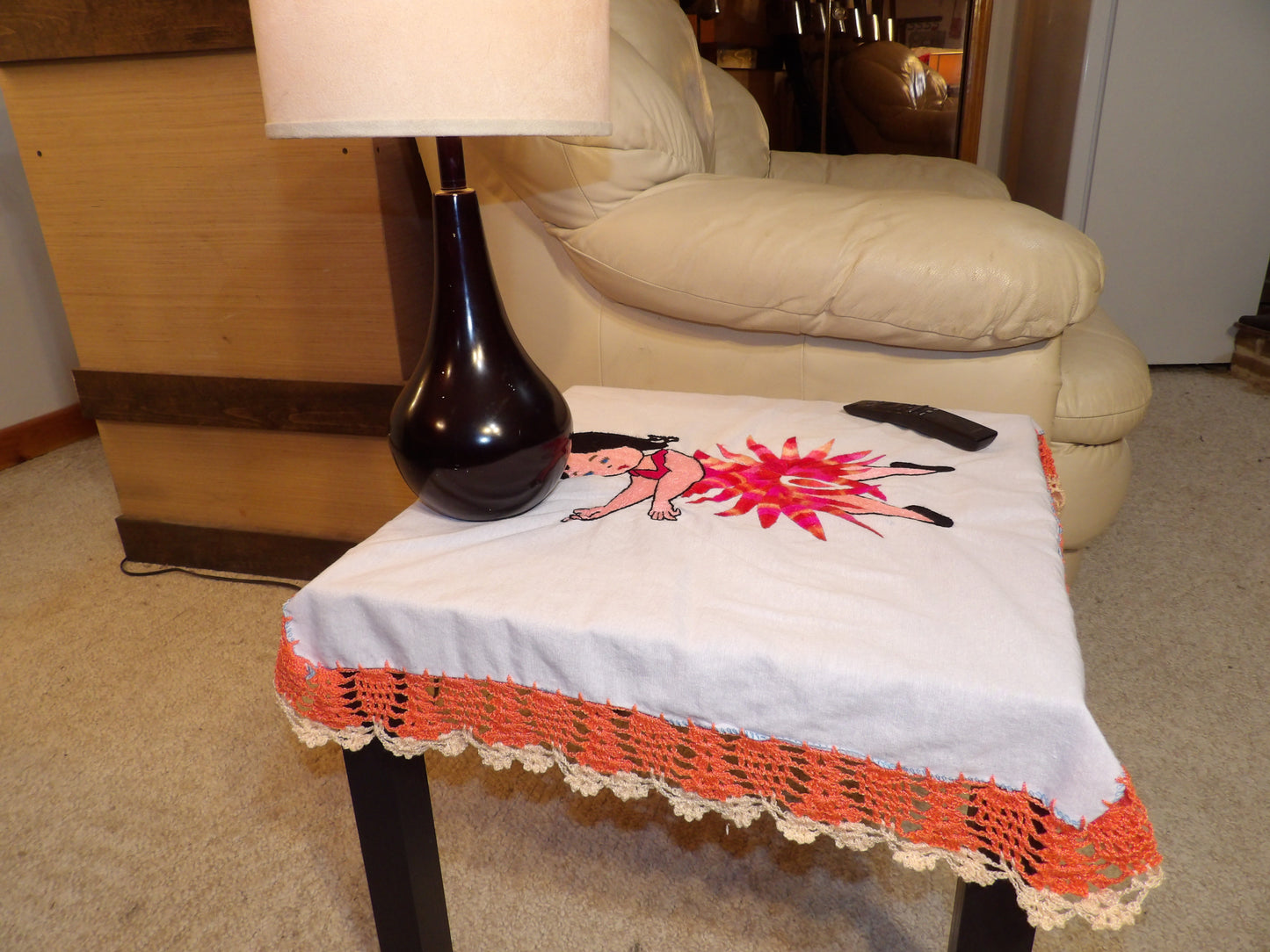 Coffee table cloth hand embroidered (Mantel para mesa de sala bordado a Mano)