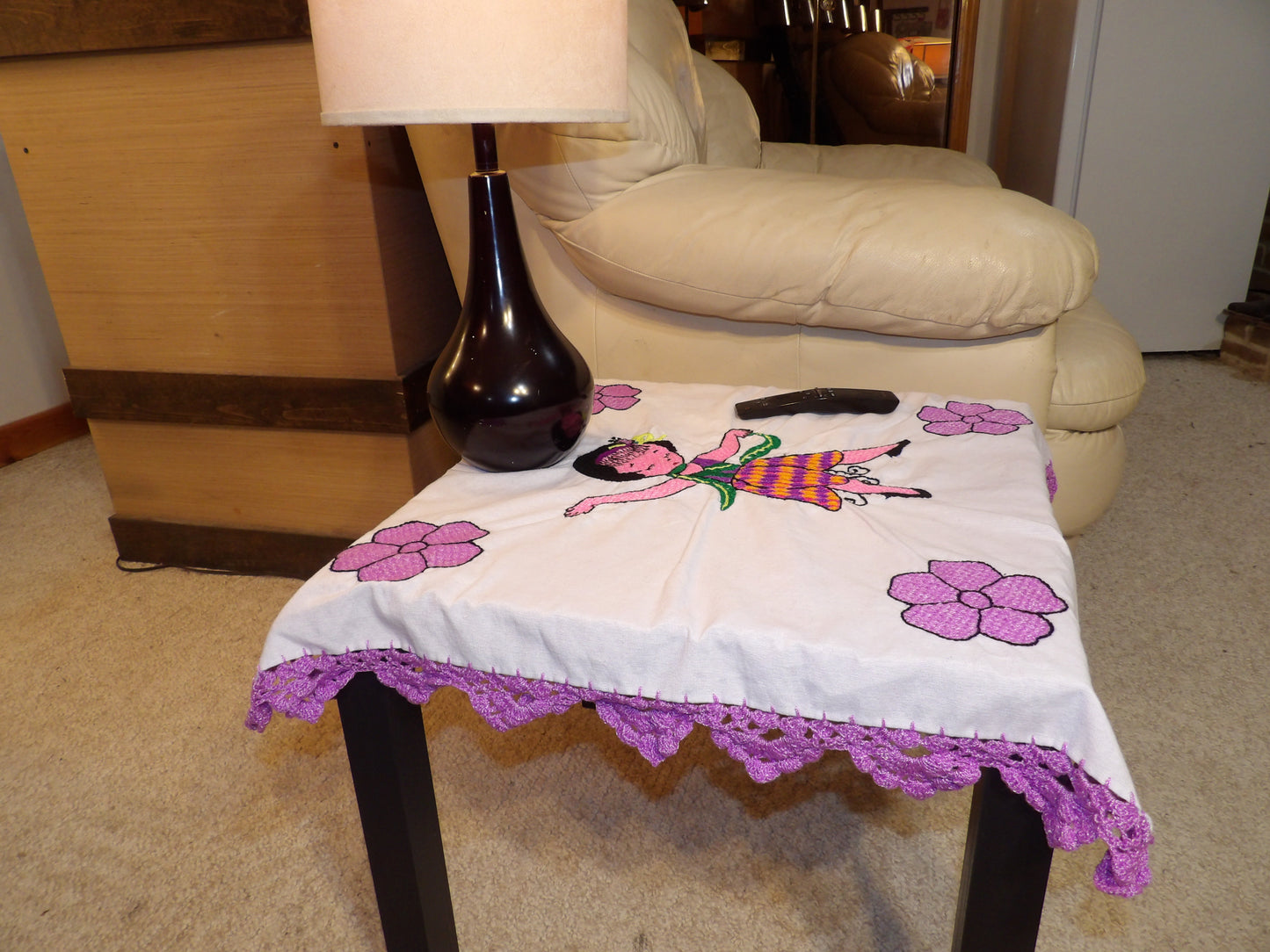 Coffee table cloth hand embroidered (Mantel para mesa de sala bordado a Mano)