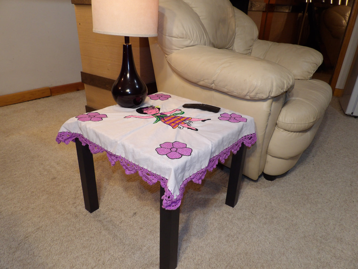 Coffee table cloth hand embroidered (Mantel para mesa de sala bordado a Mano)