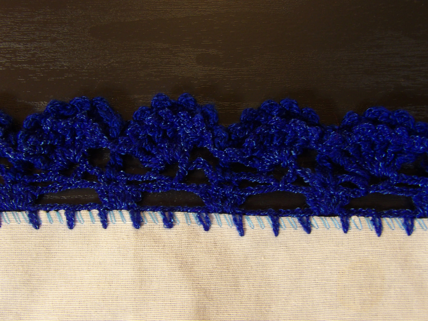 Coffee table cloth hand embroidered (Mantel para mesa de sala bordado a Mano)
