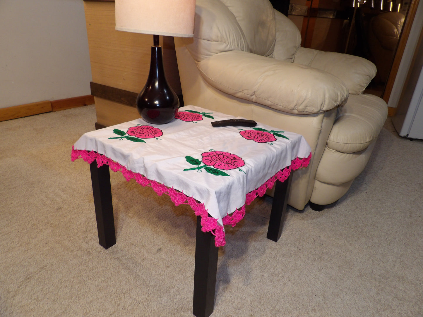 Coffee table cloth hand embroidered (Mantel para mesa de sala bordado a Mano)