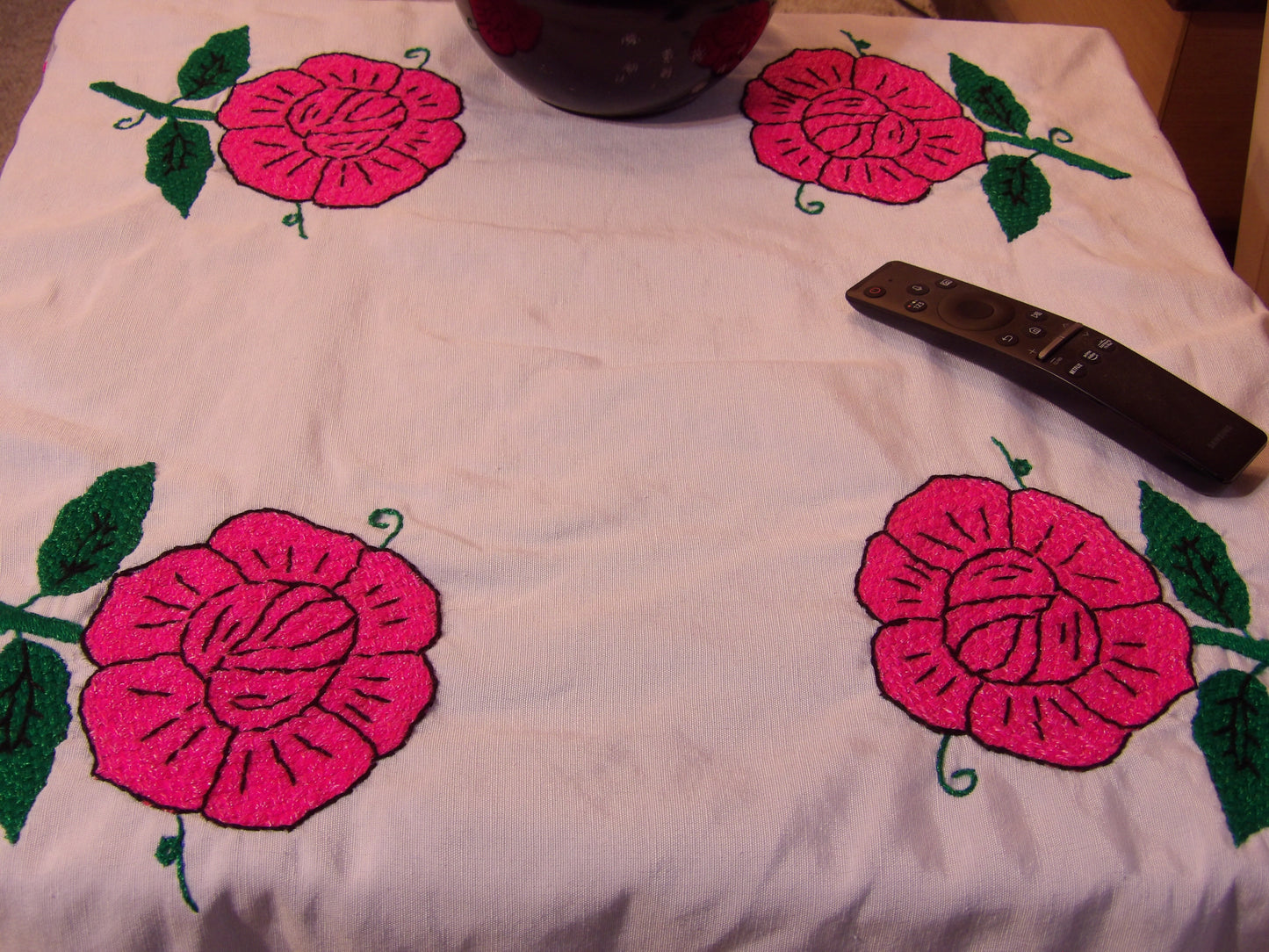 Coffee table cloth hand embroidered (Mantel para mesa de sala bordado a Mano)