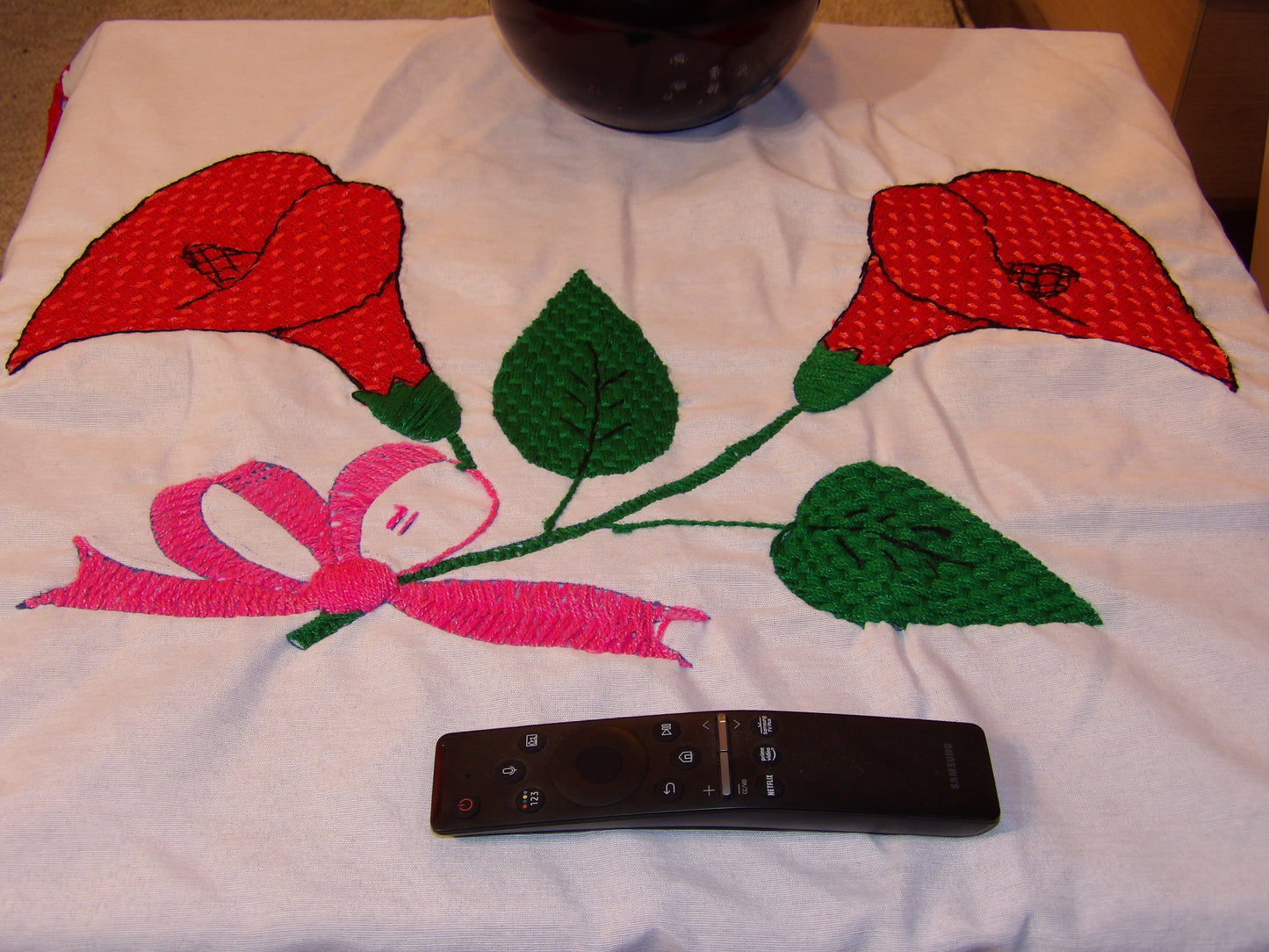 Coffee table cloth hand embroidered (Mantel para mesa de sala bordado a Mano)