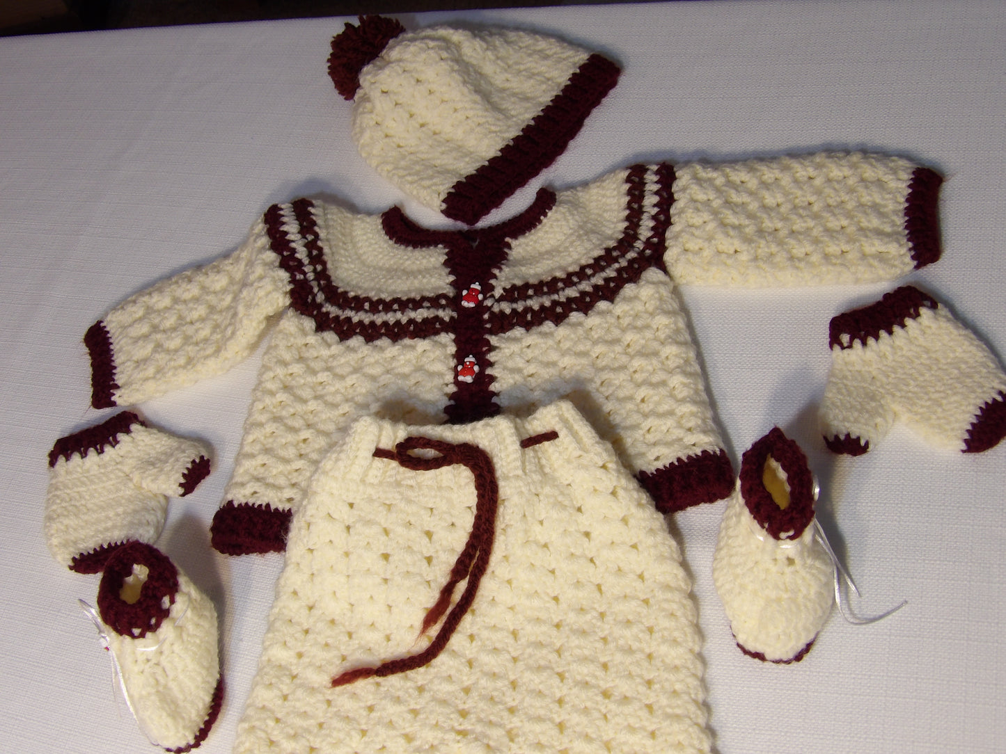 Handmade baby outfit (Trajecito para bebe tejido a mano)