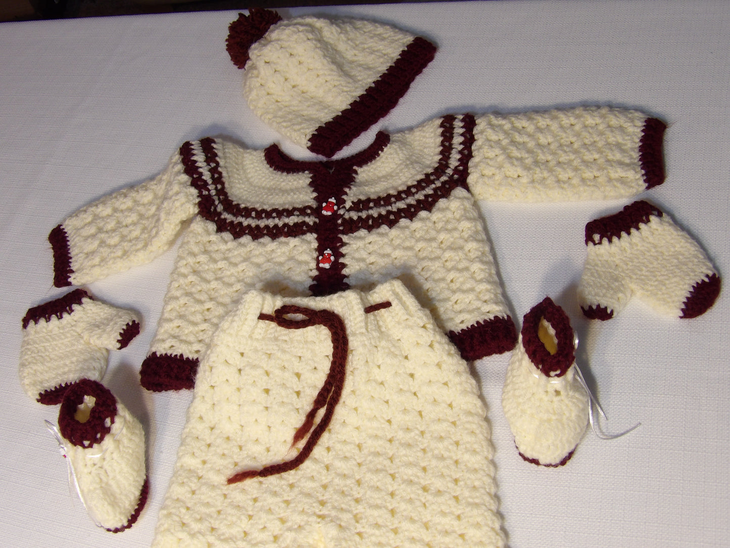 Handmade baby outfit (Trajecito para bebe tejido a mano)