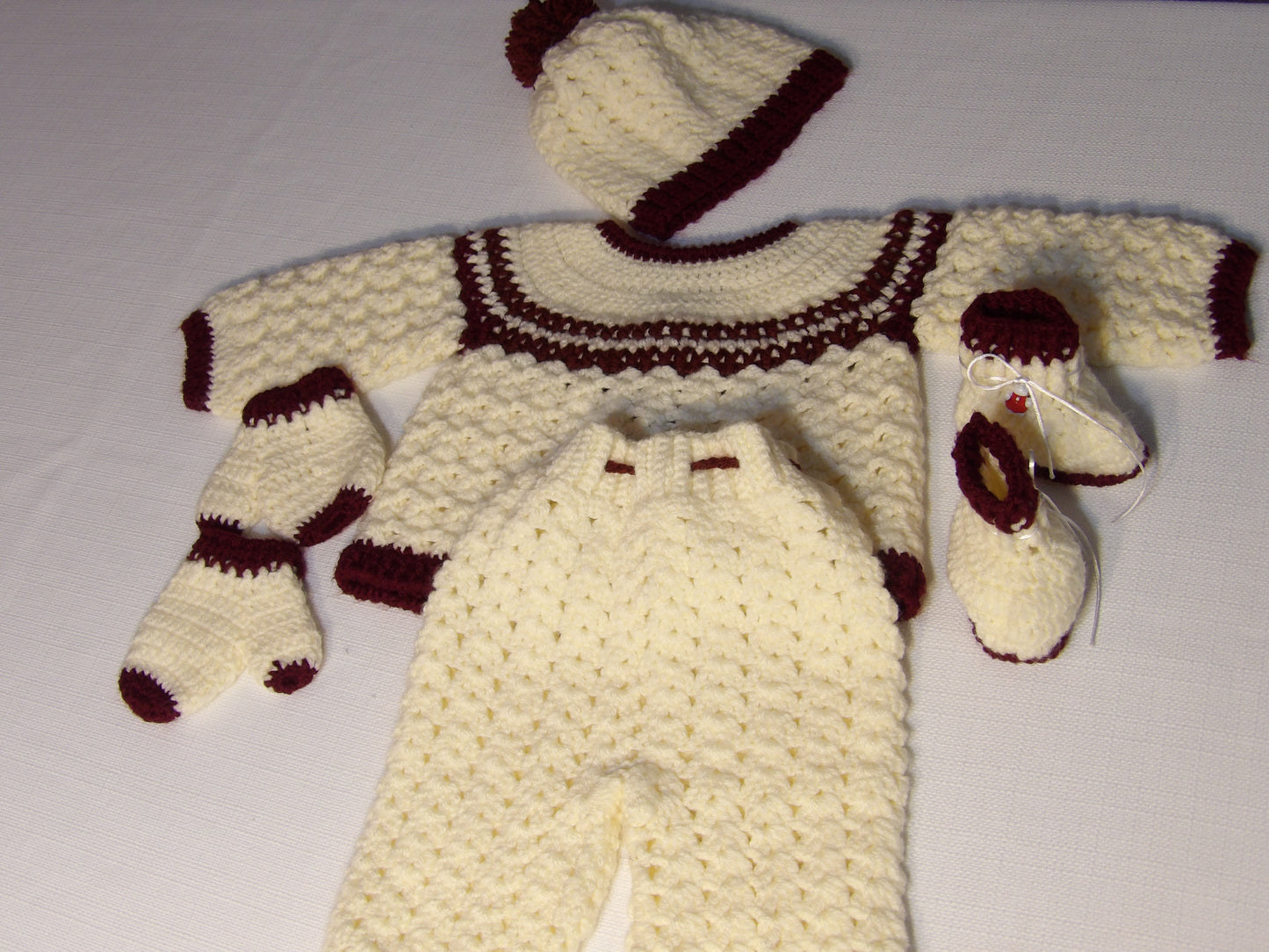 Handmade baby outfit (Trajecito para bebe tejido a mano)