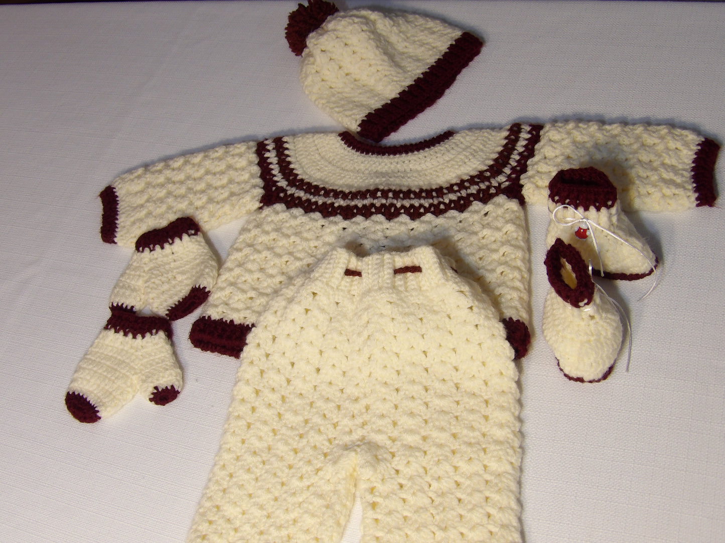 Handmade baby outfit (Trajecito para bebe tejido a mano)