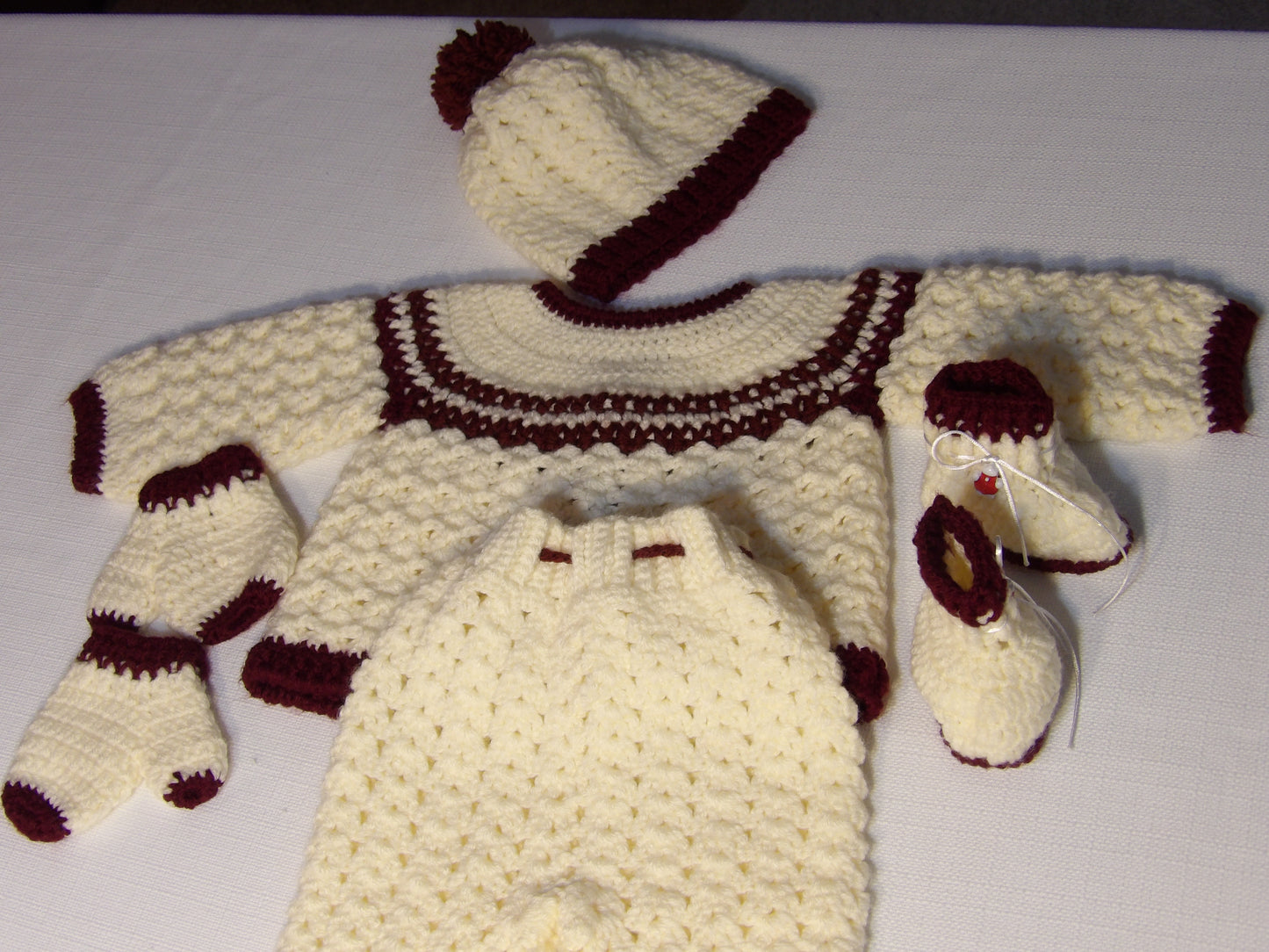 Handmade baby outfit (Trajecito para bebe tejido a mano)